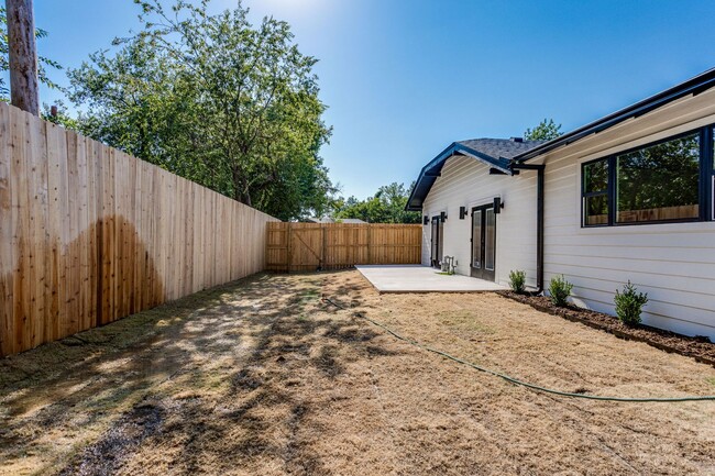 Building Photo - Warm, Modern & Welcoming — Beautiful 4 Bed, 3 Bath New Build