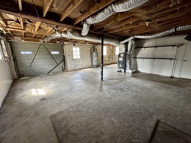 Building Photo - 3 Bedroom Home For Rent Over The River!