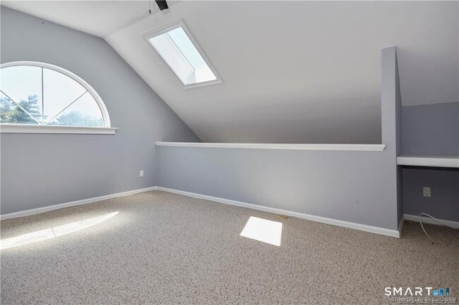 Building Photo - 160 E Elm St