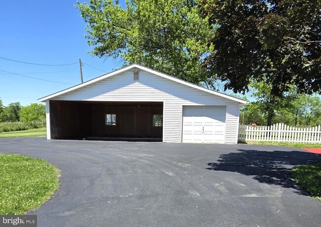 Building Photo - 8293 Leetown Rd