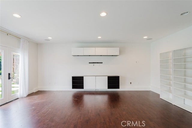 Building Photo - 831 E Walnut Ave
