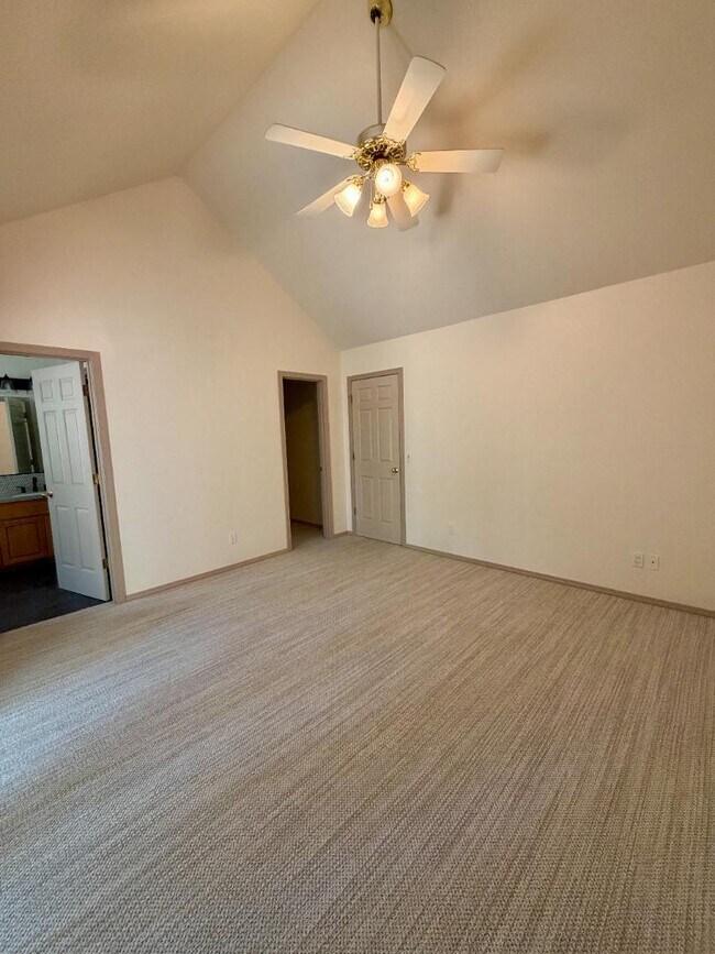 Building Photo - 61171 Minaret Cir