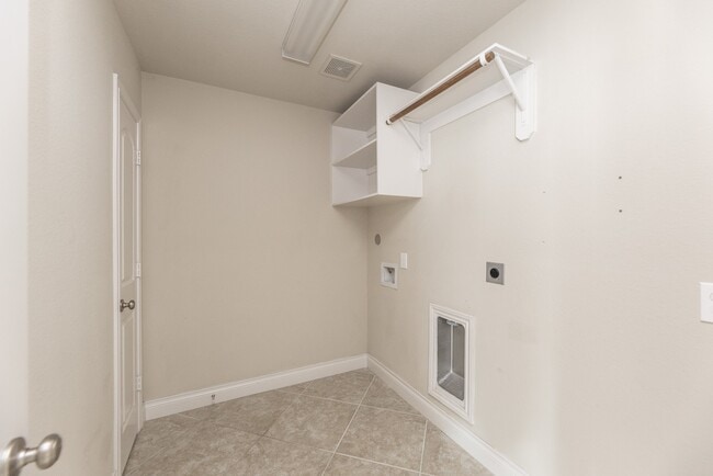Building Photo - 2131 Blossomcrown Dr