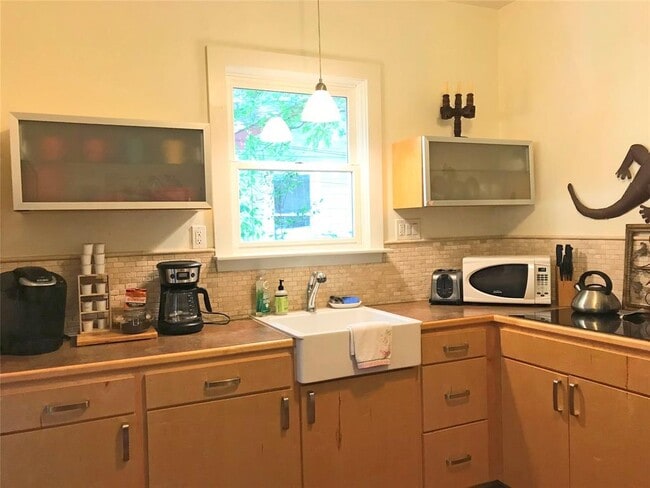 Building Photo - 1002 E 44th St