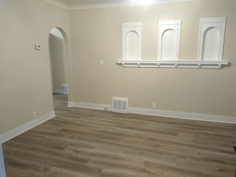 Building Photo - 2329 Van Buren Ave