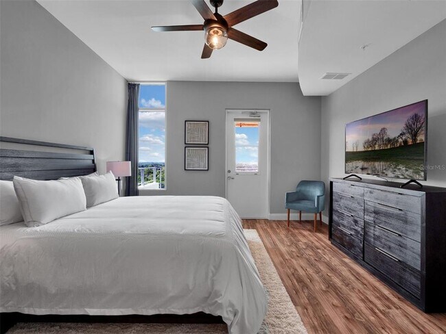 Building Photo - 525 E Jackson St