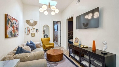 Building Photo - 604 Baronne St