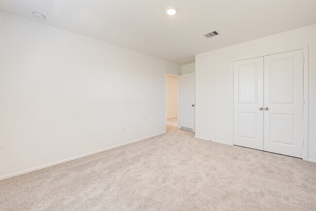 Building Photo - 17827 Pemswood Dr