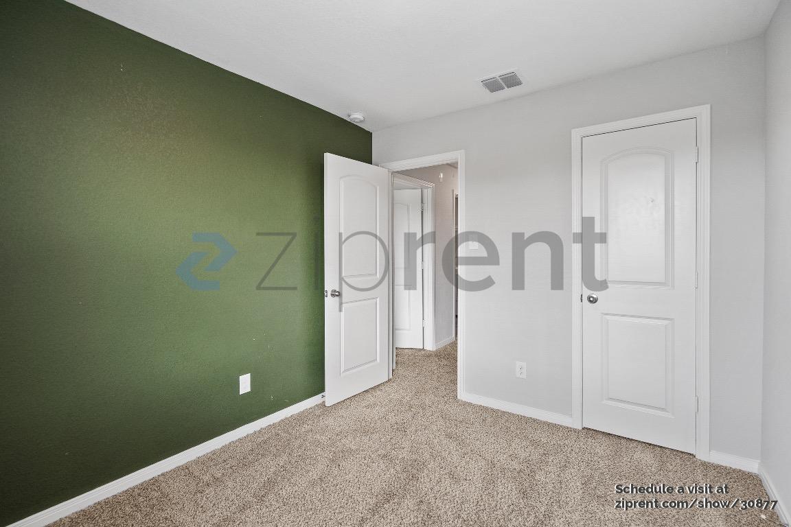 Building Photo - Unit
