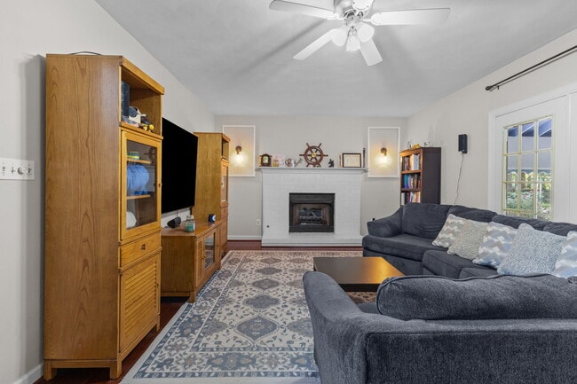 Building Photo - 951 Forest Lakes Cir