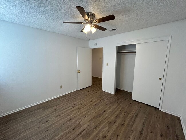 Building Photo - Beautiful 4 Bed / 2.5 Bath Silver Creek Home w/ RBP & $0 Deposit Option