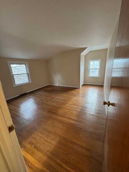 Building Photo - 2363 Mount Carmel Ave