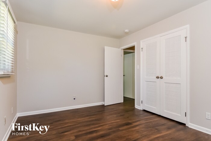 Building Photo - 2314 Killarney Dr