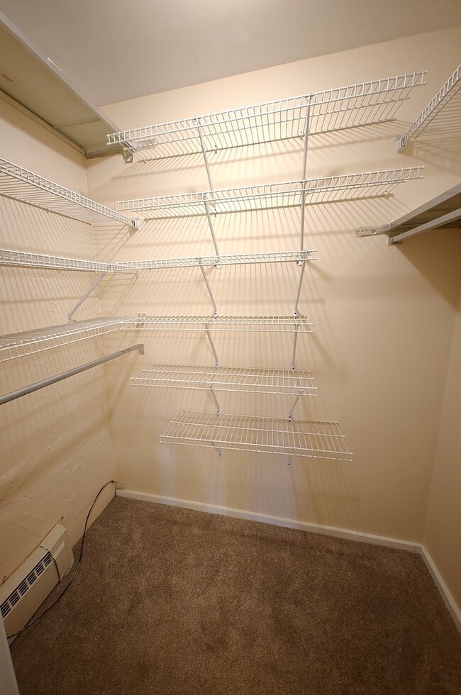 Building Photo - 1296 E Washington St