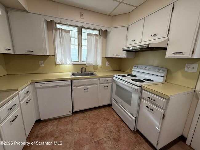 Building Photo - 301 Monument Ave