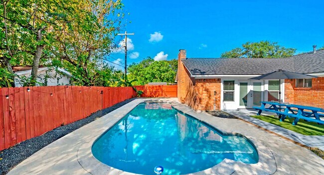 Building Photo - 2411 29th Ave N