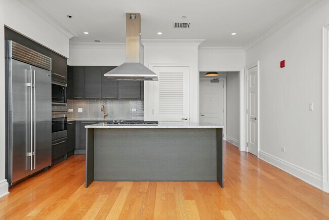 Building Photo - 2550 N Lakeview Ave