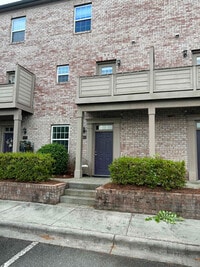 Building Photo - 400 Armour St