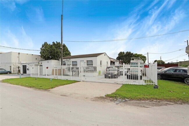 Building Photo - 3705 NW 35th Ave