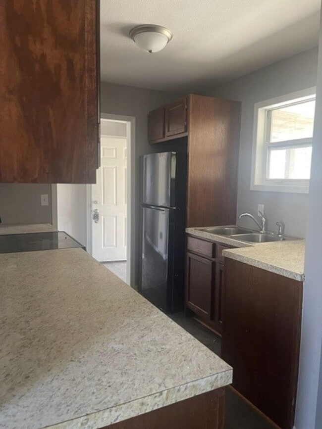 Building Photo - 3330 S Euclid St