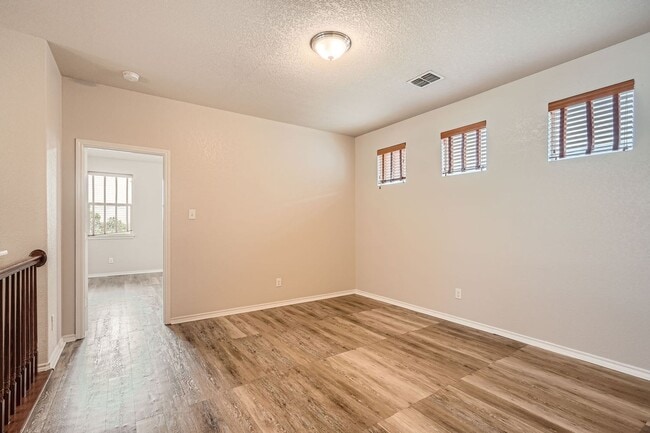 Building Photo - Beautiful home in gated community!!