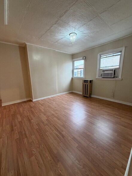 Building Photo - 44 Webster St