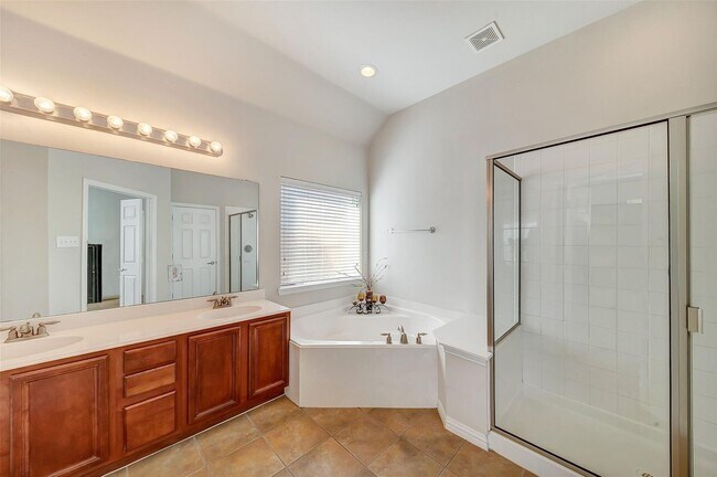 Building Photo - House For Lease in Plano