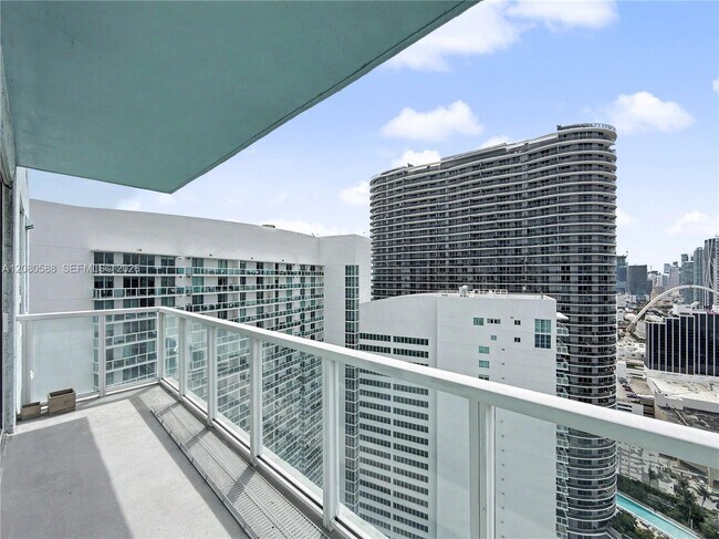Building Photo - 1900 N Bayshore Dr