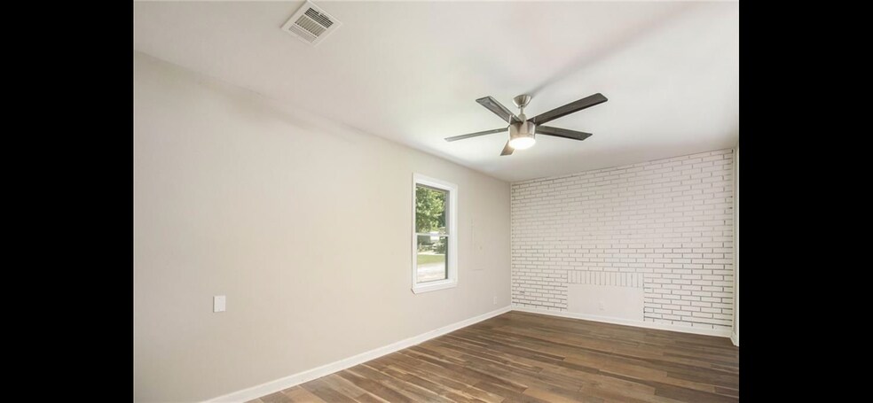 Building Photo - 3704 Asbury Ln SW