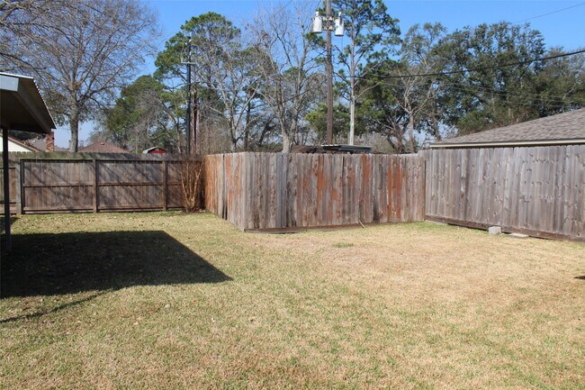 Building Photo - 1217 Brookhollow Dr