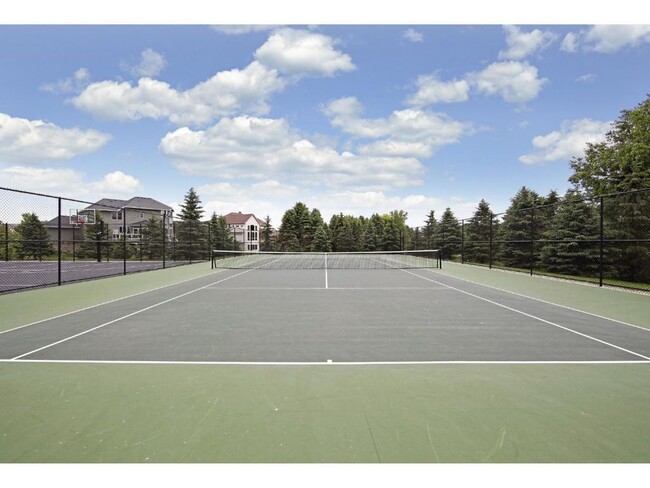 Building Photo - Pristine Woodbury 3 Bedroom Townhouse - Cl...