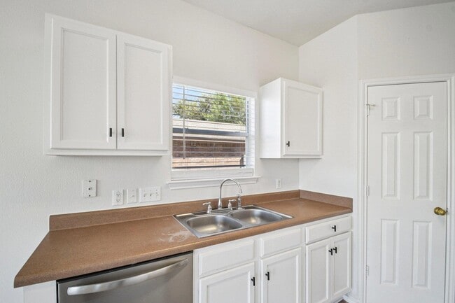 Building Photo - 217 Killian Loop