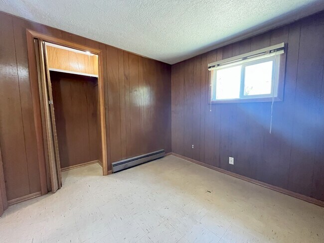 Building Photo - Charming 2-Bedroom Home with Open Living Space and Tile Flooring