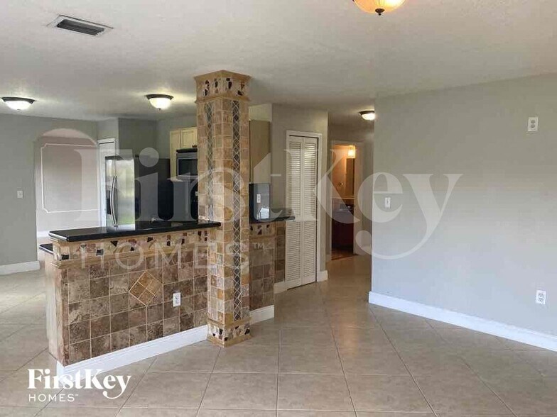 Building Photo - 16119 SW 61st Ln