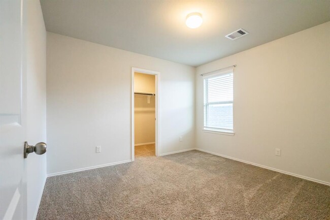 Building Photo - 16856 Pink Wintergreen Dr
