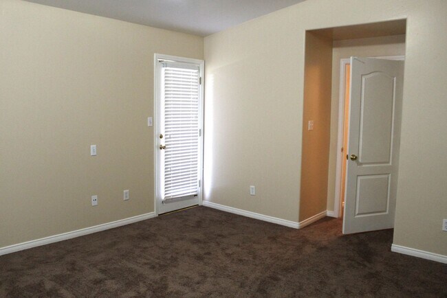Building Photo - Southwest 5 bed 3 bath home