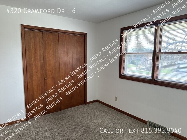 Building Photo - 4320 Crawford Dr