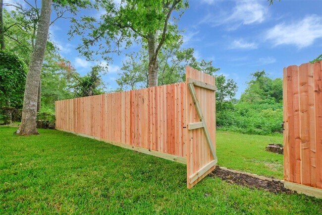 Building Photo - 4511 Ravine Dr