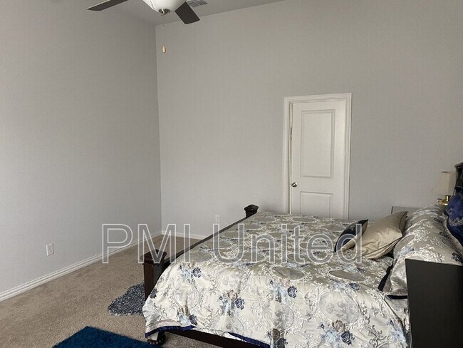 Building Photo - 429 Halwin Dr