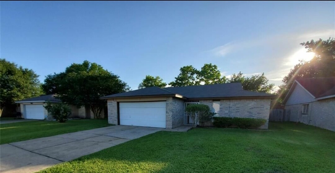 Building Photo - 8715 Yvonne Dr