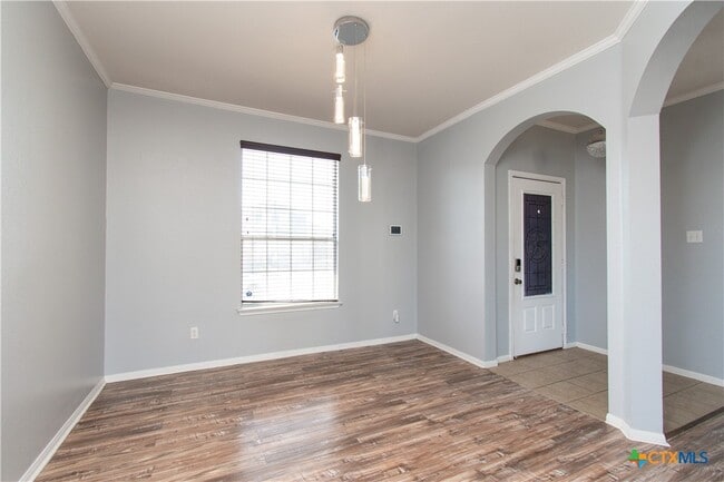 Building Photo - 413 E Orion Dr