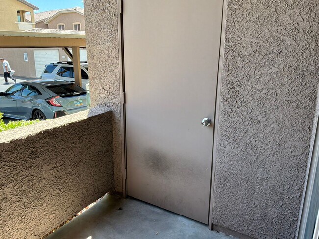 Building Photo - Condo 2 bedroom 2 bathroom Gated Entrance