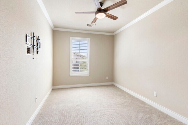 Building Photo - 19 Jonquil Pl
