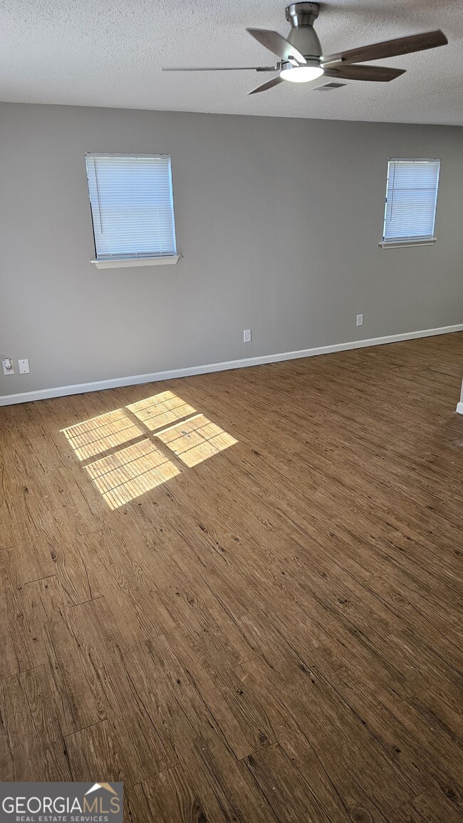 Building Photo - 403 Vienna Cir