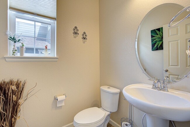 Building Photo - Bright, Spacious & Full of Charm Inside an...