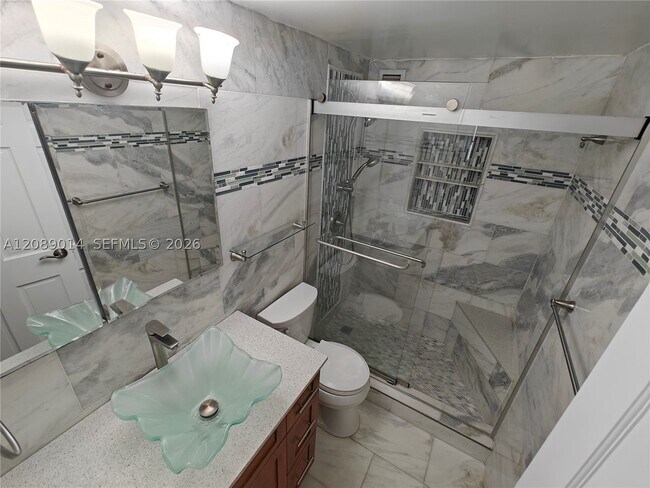 Building Photo - 825 Brickell Bay Dr