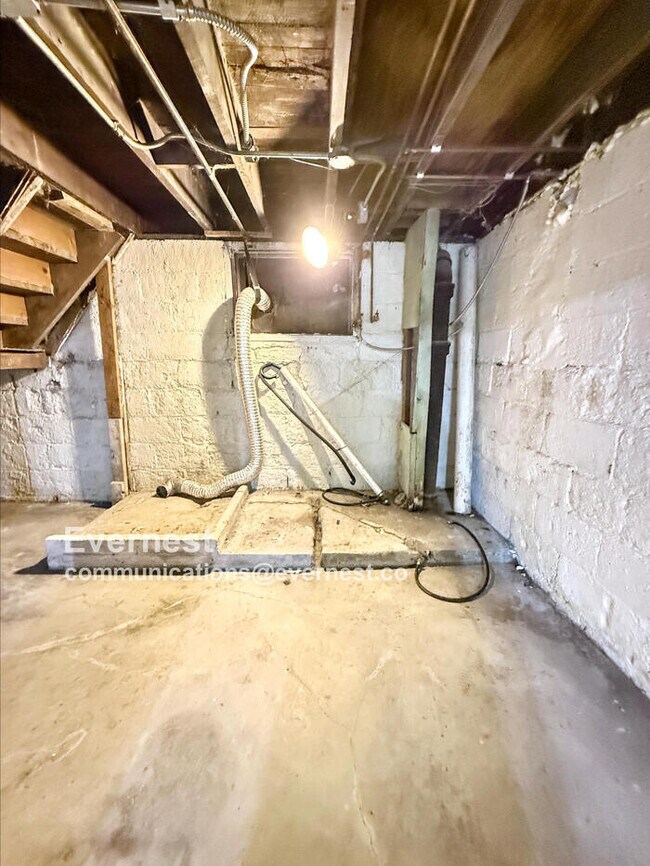 Building Photo - 1124 Vinal St