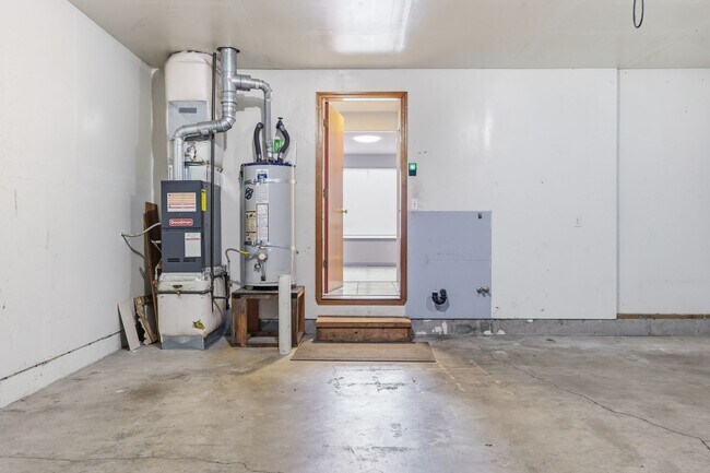 Building Photo - 6748 3rd Way SE