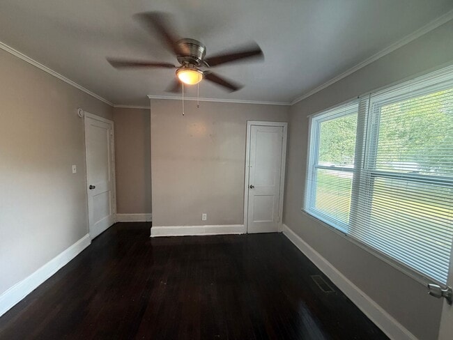 Building Photo - 410 Blacksnake Rd