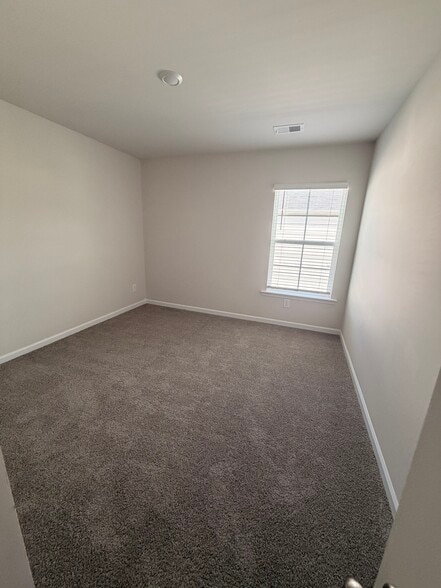 Building Photo - 706 Common Widgeon Way